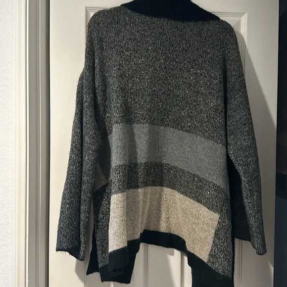 Lovestitch Colorblock Pocketed Cardigan - Picture 4 of 4